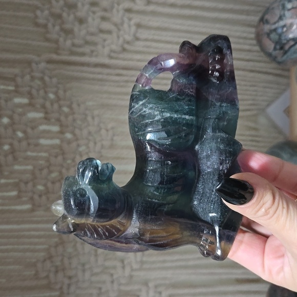Fluorite Tiger Carving - Picture 3 of 4